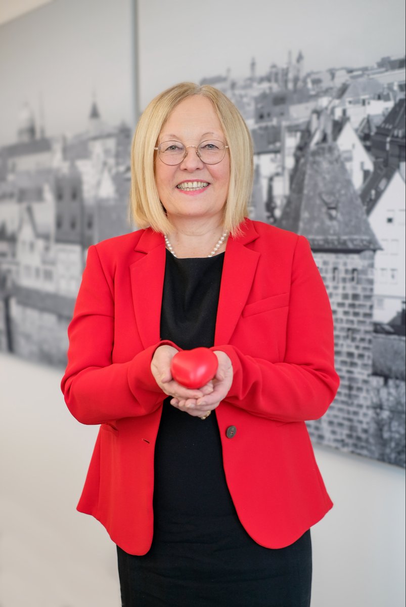 💚Frauenherzen schlagen anders! AOKBayern-Vorständin Dr. Irmgard Stippler ist mit dabei beim #GoRedDay für Frauenherzgesundheit! 💚
#GoREd #HerzHirnAllianz #healthcarefrauen #AOKBayern