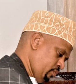 dr_makame's tweet photo. #ZINGATIA
Tofauti baina ya wingi na ubora, hususan kwenye maneno
Usipendelee kunena maneno mengi, kwani kuna uwezekano mkubwa yakaingia kwenye jamii ya yaliyokosa ubora
Maneno machache, munasaba na jambo lililopo, tena pale inapobidi - huwa aula zaidi na yenye ubora zaidi https://t.co/BItgED9Pbv