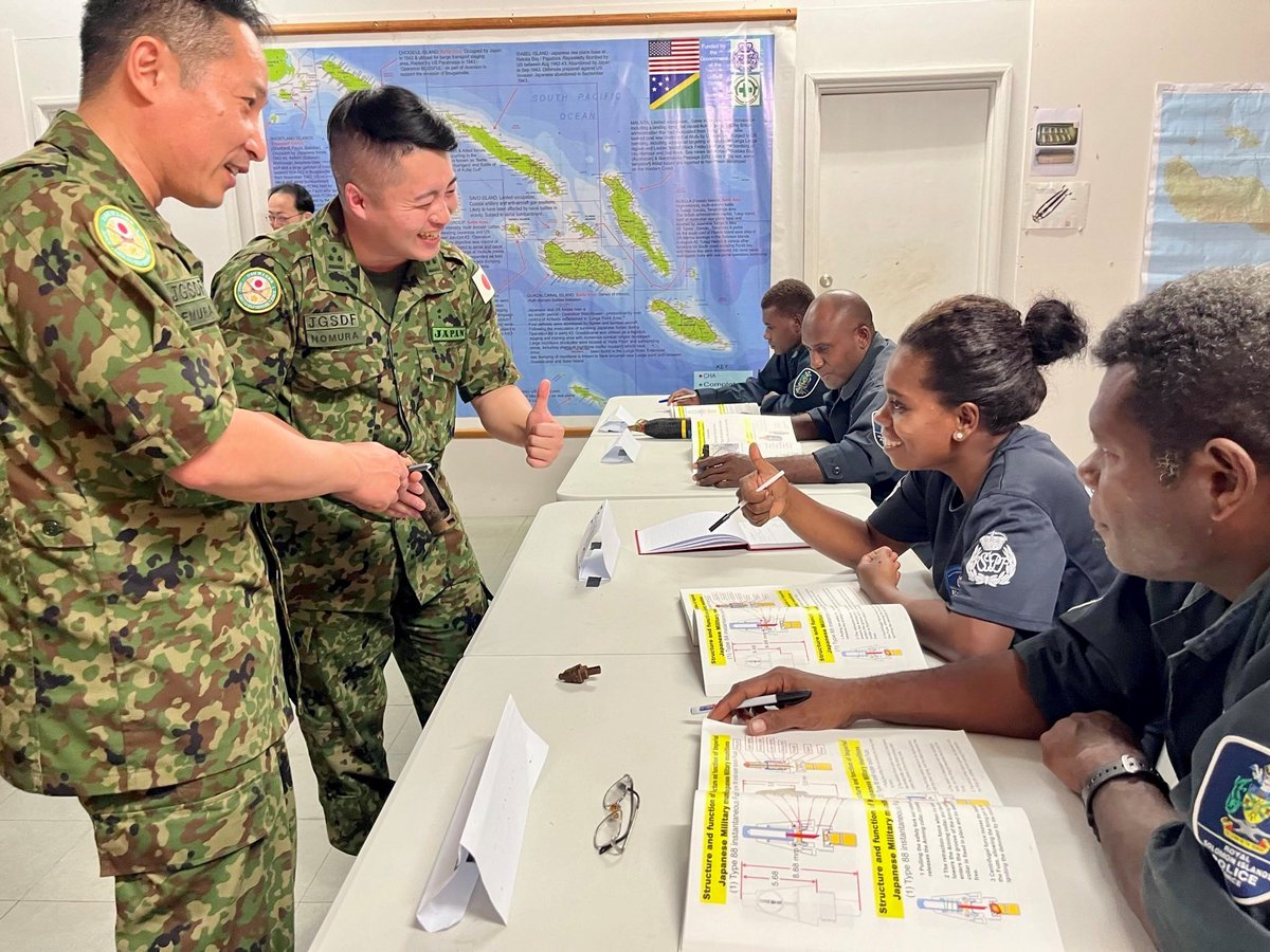ModJapan_en's tweet photo. #JMOD/#JSDF is conducting 🇯🇵🇸🇧 Capacity Building Project on UXO(Unexploded Ordnance) Disposal to #RSIPF in Honiara, Solomon Islands. The remaining tons of UXOs are threating people’ lives. This project will contribute to the RSIPF’s duties and the safety of the people of 🇸🇧. https://t.co/4hyjow3Jxw