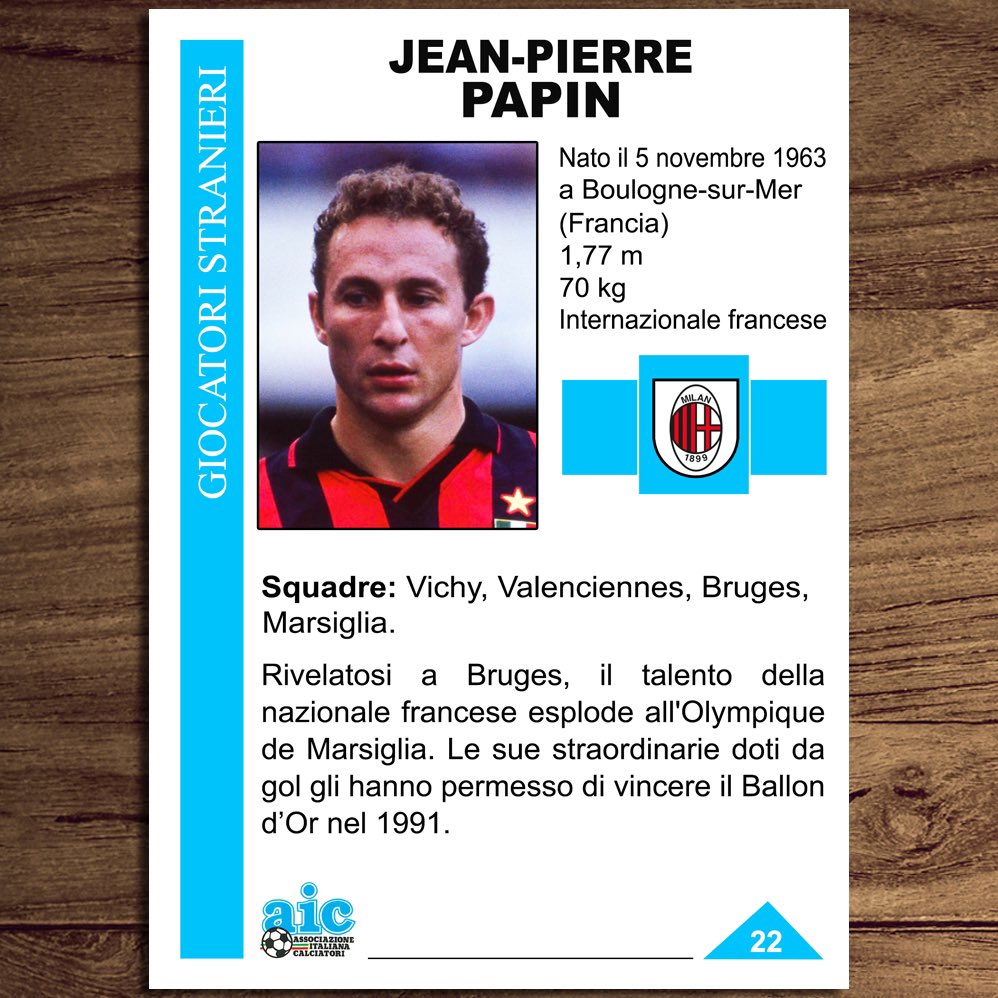 Jean-Pierre Papin | #22
Carte Ufficiali Del Calcio 1993
Panini - 1992 (🇮🇹)
•
Et si… ? Et si Panini avait sorti les Official Football Cards en Italie en 1993 ? On inverse un peu les rôles en adaptant une collection française pour la Série A !