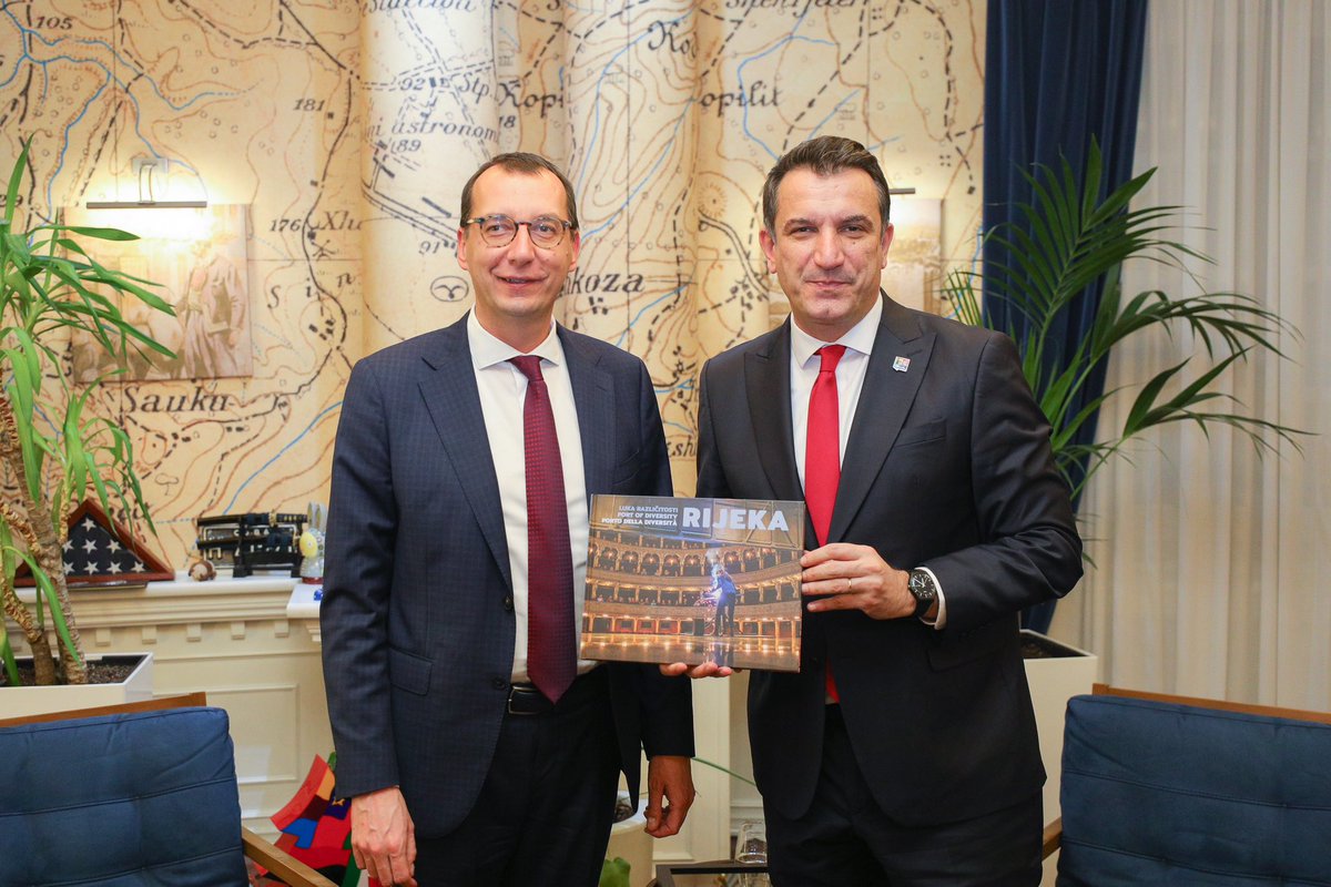 Shumë i frytshëm takimi 🤝🏻 që pata me kryebashkiakun e Rijekës, Marko Filipovic, qytet nga i cili mund të mësojmë shumë këtë vit që Tirana mban titullin Kryeqyteti Mesdhetar i Kulturës dhe Dialogut. 🎭 

E mezi pres bashkëpunimin mes qyteteve tona, sidomos në kulturë, turizëm dhe