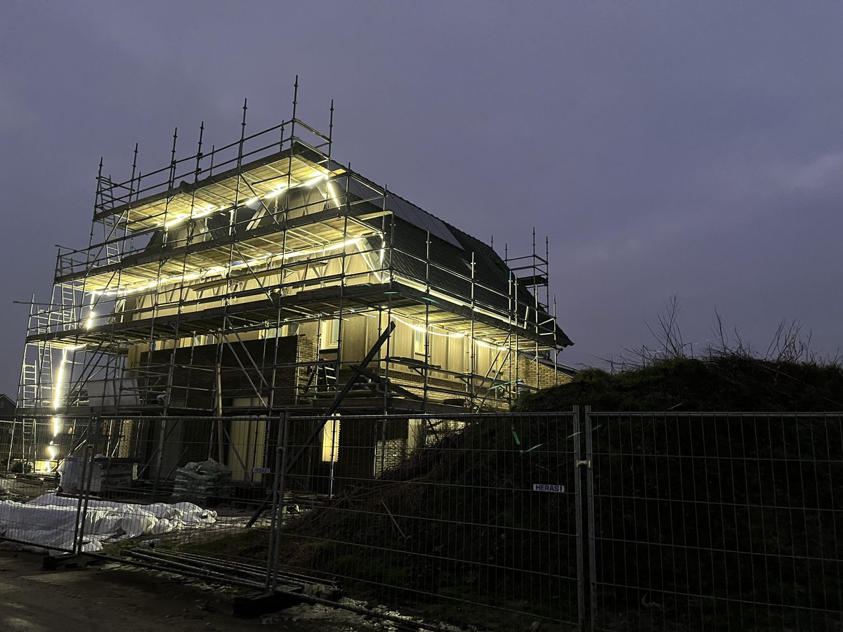 Het had zo mooi kunnen worden. Wonen tussen #inheemsgroen, in Leek #oostindischewijk #tiny #1gezins #alleenstaand #doorstroom. Naast 5 kleine woningen en een rijtje ook niet al te groot, weer van die kolossen. Waar slaat het op. <a href="/GemWkwartier/">Gemeente Westerkwartier</a> <a href="/MonaKeijzer/">Mona Keijzer</a>