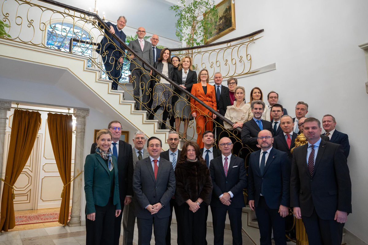 jmalbares's tweet photo. Encuentro con embajadores de países UE bajo presidencia polaca. Juntos abordamos los desafíos de Europa. Nuestro objetivo: una Unión aún más competitiva, fuerte y cohesionada que proteja a nuestros ciudadanos.

Defendemos los valores europeos: tolerancia, democracia y pluralismo. https://t.co/l06ekblhN8