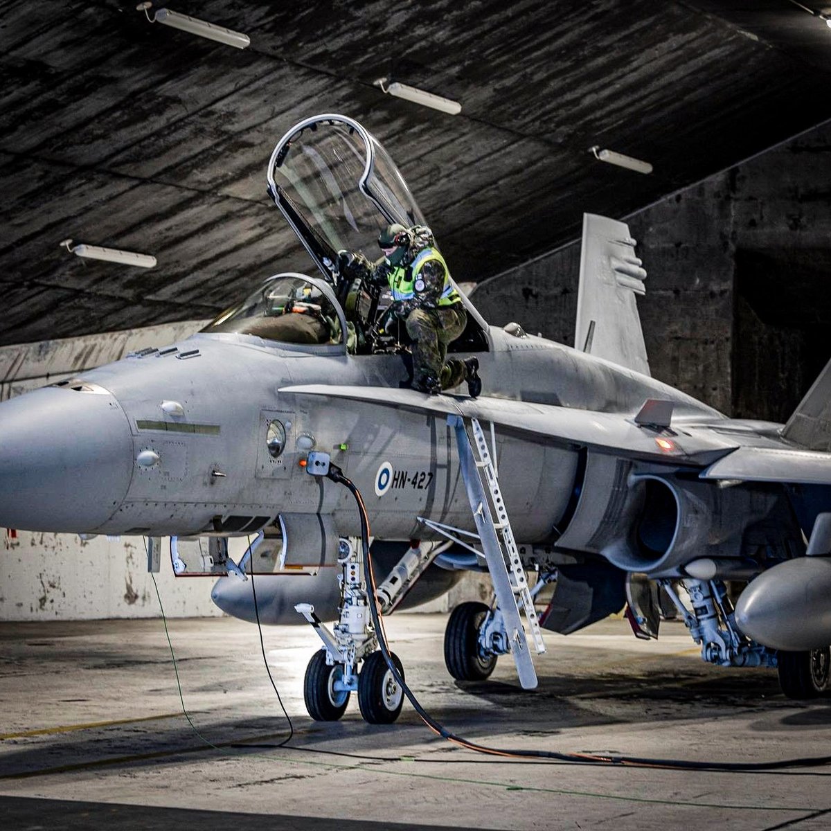#SecuringTheSkies in the Arctic region ✈️

🇫🇮 Finnish fighter jets and 50 personnel of the Finnish Air Force are deployed to 🇮🇸 Iceland to support NATO’s Air Policing mission and ensure the security of NATO airspace 🛡️

🔗 ac.nato.int/archive/2025-2…