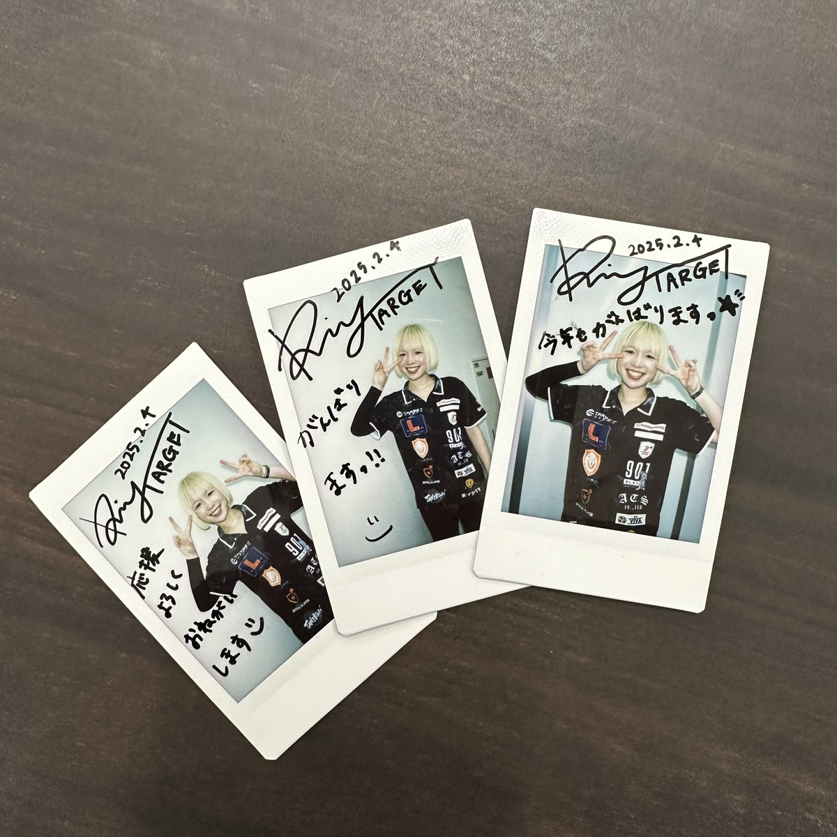 TargetDartsJP's tweet photo. ＼吉牟田凜選手ウェルカムキャンペーン✨／

先日 #TeamTarget への加入を発表した吉牟田凜選手が初めてサイン✍️✨を描いてくれたチェキとTARGETのグッズをセットにして3名様にプレゼントいたします🤗🎁

＜応募方法＞
①@rin_darts_ をフォロー
②@TargetDartsJP をフォロー
③この投稿をリポスト(引用可)

これから益々のご活躍を祈念して✨
たくさんのご応募お待ちしております！

応募期限：2/11(火)

#TargetDartsJP