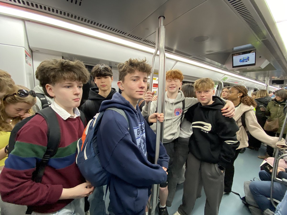 Hemos viajado mucho en metro! <a href="/StGeorgesMFL/">St George's MFL</a> #Barcelona25