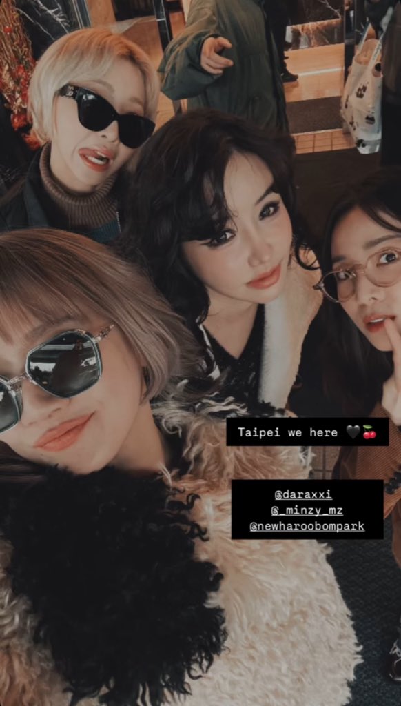 memealuvzCLx's tweet photo. 2NE1 OT4 selfie in Taipei 🇹🇼💕 https://t.co/3h4FdTNNbV