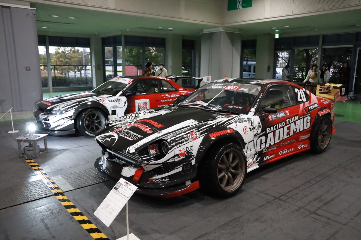 大阪オートメッセに来てた。 チームアカデミックのS3015とS13見てきた。