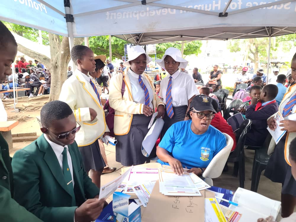 buseonline1's tweet photo. Mutare, if you are yet to secure your future, visit the #BUSE stand at the @DiamondFMZim Schools Expo at Miekles Park. #BUSE has internationally renowned degree and diploma programmes tailor-made to advance your career. #shapingandcreatingthefuture  #building #Zimbabwe https://t.co/JWIBiH4mi1