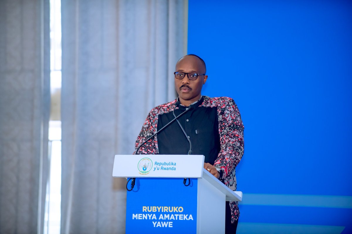 NsengiyumvaDo13's tweet photo. Uyu munsi mu Karere ka @NyagatareDistr , MINUBUMWE ifatanyije na @RwandaYouthArts ndetse na @RwandaYouth bifatanyije n'urubyiruko ruvuye mu Turere twa #East bari mu byiciro bitandukanye barimo guhabwa ibiganiro kuri gahunda yiswe "RUBYIRUKO MENYA AMATEKA YAWE "
#Menyamateka https://t.co/tCsy9BZl14