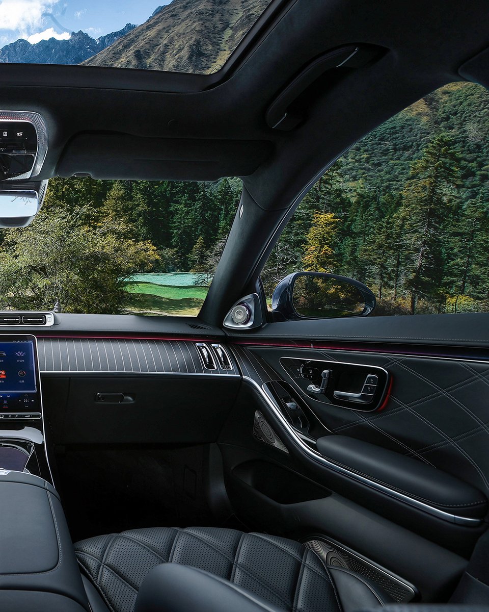 MercedesBenzInd's tweet photo. From the cockpit to the backseat, the Mercedes-Maybach S-Class is here to fulfil your wildest dreams 🌌
#MercedesMaybach #MaybachSClass #MercedesBenzIndia https://t.co/OSIIMUTpsK