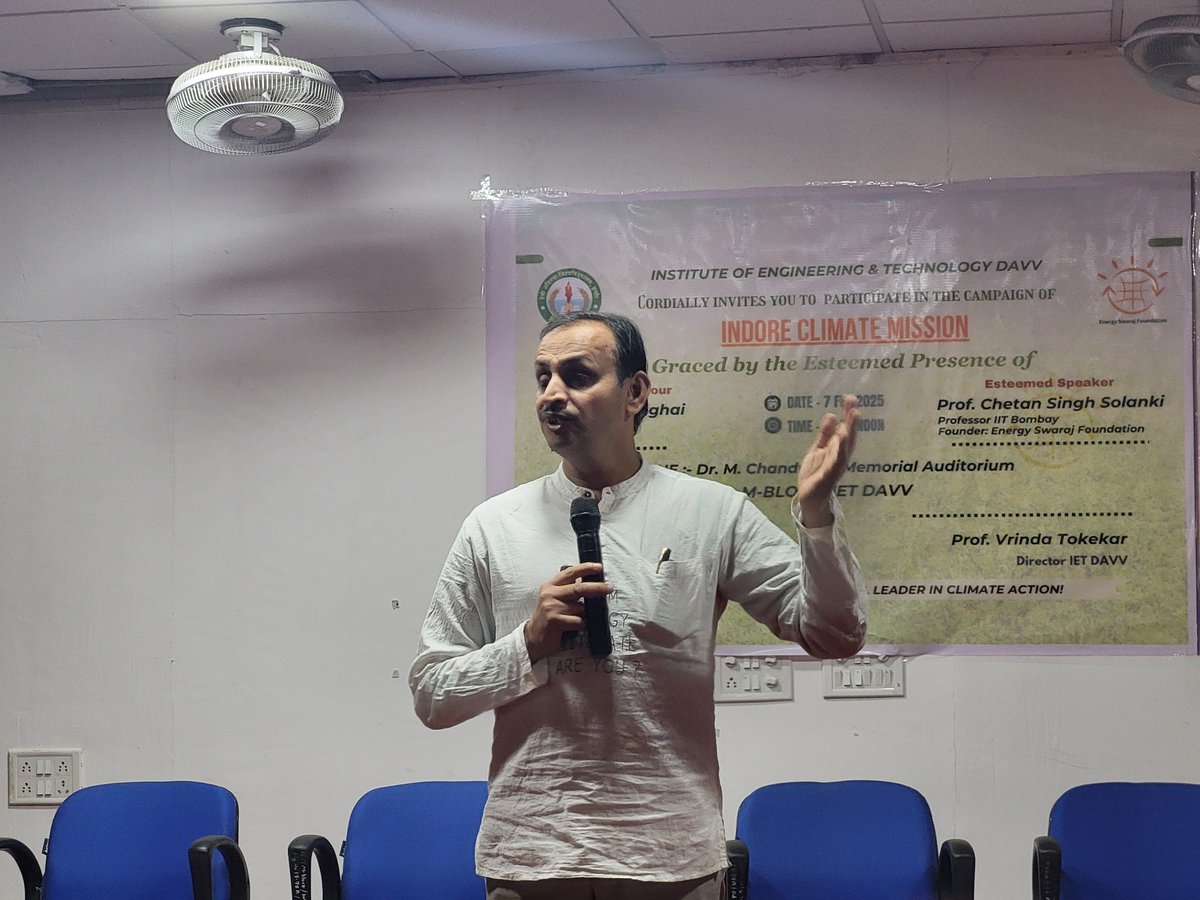 Energy_Swaraj's tweet image. Climate Workshop at Institute of Engineering &amp;amp; Technology, DAVV with over 450+ attendees 🙌🏻

#IndoreClimateMission #SolarManOfIndia