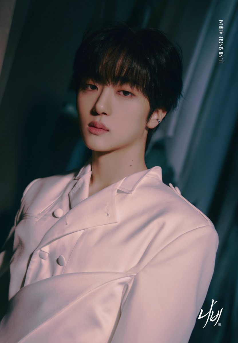[#루네이트]
LUN8 SINGLE ALBUM <나비>
Concept Photo 1 🦋

#LUN8 #나비 #Butterfly 
#진수 #JinSu
