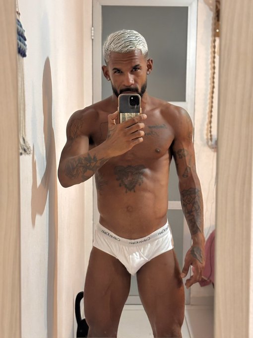 Watch 🇧🇷 Caio Franco's leaked NSFW photo on TwXstars