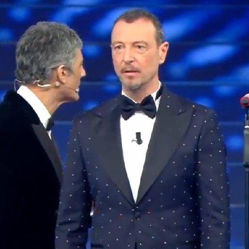 trash_italiano's tweet photo. 💐 5 anni fa, il 7 febbraio 2020, Bugo abbandonava il palco di Sanremo durante l’esibizione con Morgan 💐 https://t.co/Z7jS2miEdd
