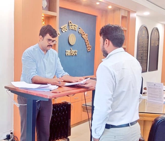 LateharDistrict's tweet photo. आज के साप्ताहिक जन शिकायत निवारण में सभी शिकायतकर्ताओं की समस्याओं को सुनने के पश्चात कुछ आवेदकों की समस्याओं का निष्पादन आन द स्पॉट किया गया और शेष आवेदकों के समस्याओं का यथाशीघ्र निष्पादन के लिए संबंधित पदाधिकारियों को आवश्यक निर्देश दिया गया।
@HemantSorenJMM
@JharkhandCMO https://t.co/PZQSnJgWld