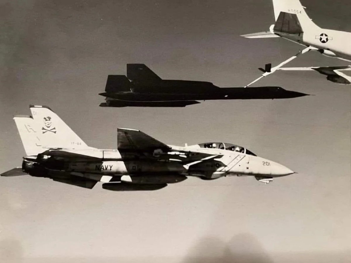 Two legends of aviation 👑