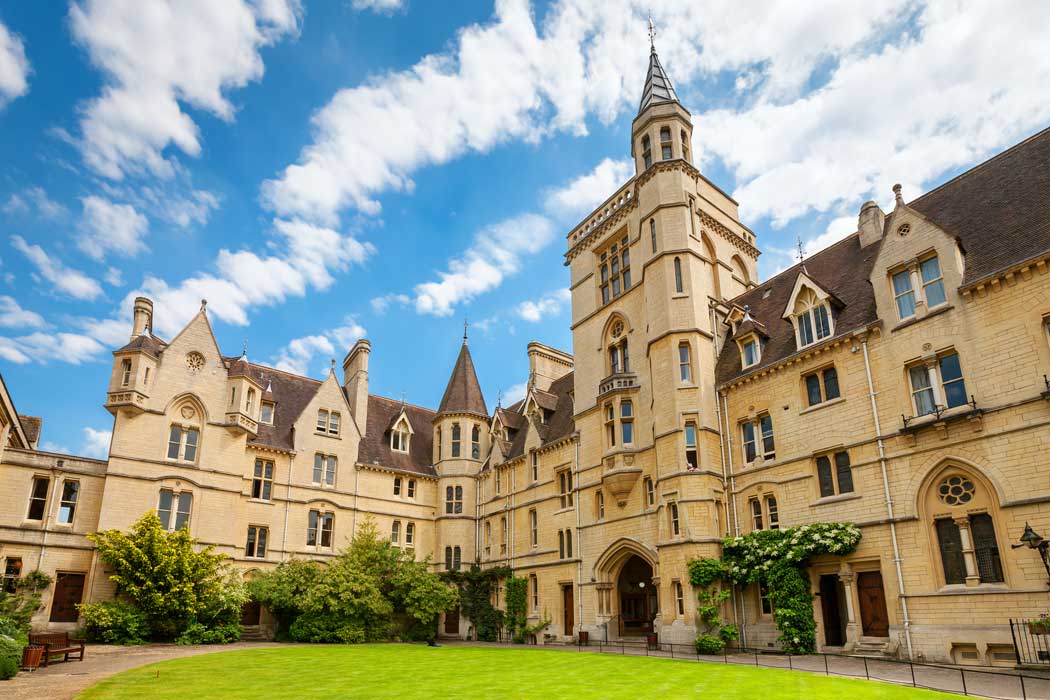 We are looking forward to welcoming OHs, alongside current Members of Staff, to our Oxford Dinner on Friday 28 February at Balliol College. 

A handful of tickets remain but sales close this coming Monday 10 February at 12:00pm.

Secure yours today:
alumni.hamptonschool.org.uk/news/event/202…