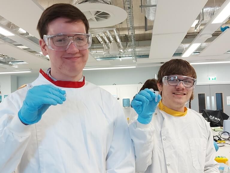 DSFCOfficial's tweet image. LAB WORK: 🧪 

This week Applied Science students conducted laboratory work at Teesside University. They prepared samples for DNA extraction, performed Polymerase Chain Reaction (PCR) and agarose gel electrophoresis.

#teesideuniversity #dsfc #STEM