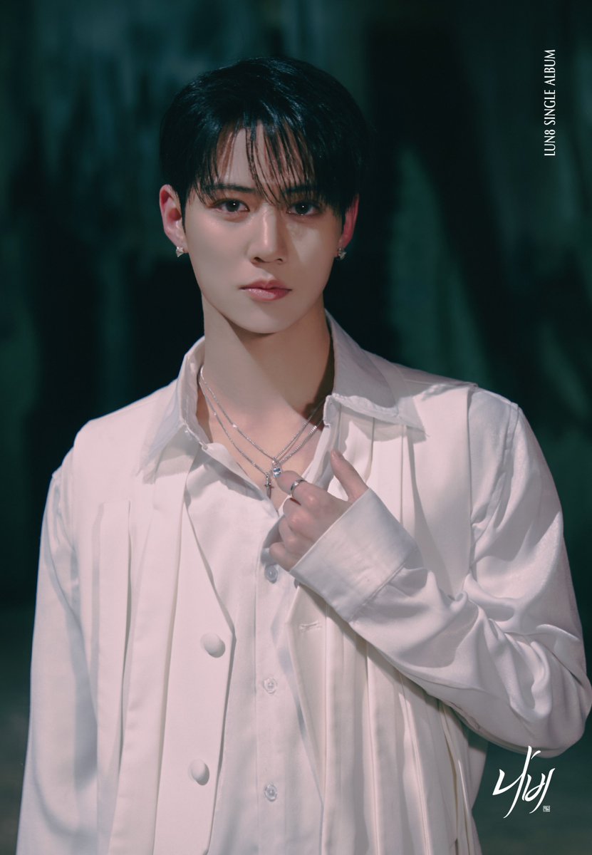 [#루네이트]
LUN8 SINGLE ALBUM <나비>
Concept Photo 1 🦋

#LUN8 #나비 #Butterfly 
#이안 #Ian