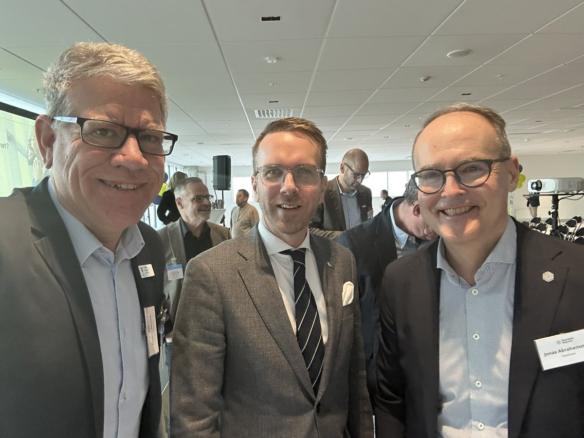 HerrOlsson's tweet image. Sveriges infrastrukturminister Andreas Carlson och Swedavia VD Jonas Abrahamsson på årets Take off på Göteborg Landvetter Airport.