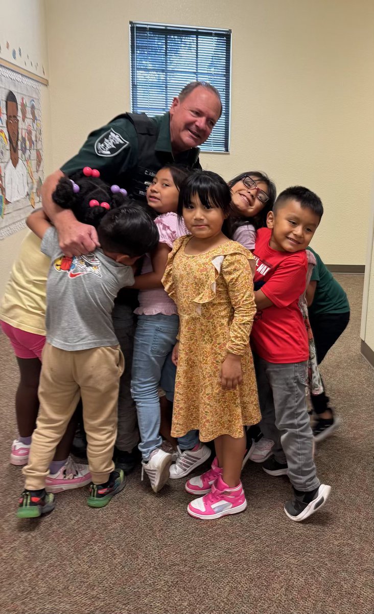 Tice Elementary (@elementary_tice) on Twitter photo Building relationships in a positive school culture! Tice Is Nice!💙🦅 <a href="/LeeSchools/">School District of Lee County</a> <a href="/SheriffLeeFL/">Carmine Marceno - Florida’s Law and Order Sheriff</a> Building relationships in a positive school culture! Tice Is Nice!💙🦅 <a href="/LeeSchools/">School District of Lee County</a> <a href="/SheriffLeeFL/">Carmine Marceno - Florida’s Law and Order Sheriff</a>