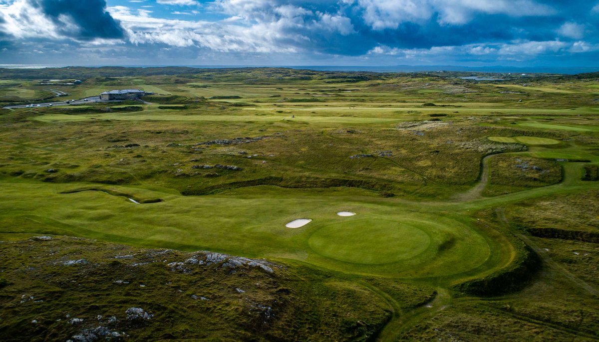 ⛳️ Discover the Magic of Connemara Golf Links! 🌊🌿
Looking for an unforgettable golf experience in Ireland? Connemara Golf Links offers stunning views, challenging fairways, and a true links golf experience like no other! 🏌️‍♂️✨
ow.ly/qJ1a50UVsVQ