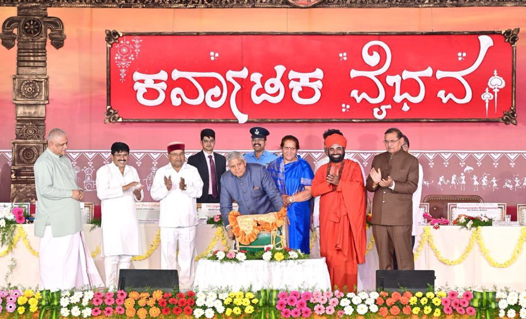 blsanthosh's tweet photo. Attended the inaugural function of 3 day “ Karnataka Vaibhava at Ranebennur. Hon’ble Sri Jagdeep Dhankar Vice President of India Smt Sudeshna Dhankar , Governor of Karnataka Sri @TcGehlotOffice Poojya Sri Vachananda Swamiji graced the occasion . https://t.co/0RzJF8Py0m