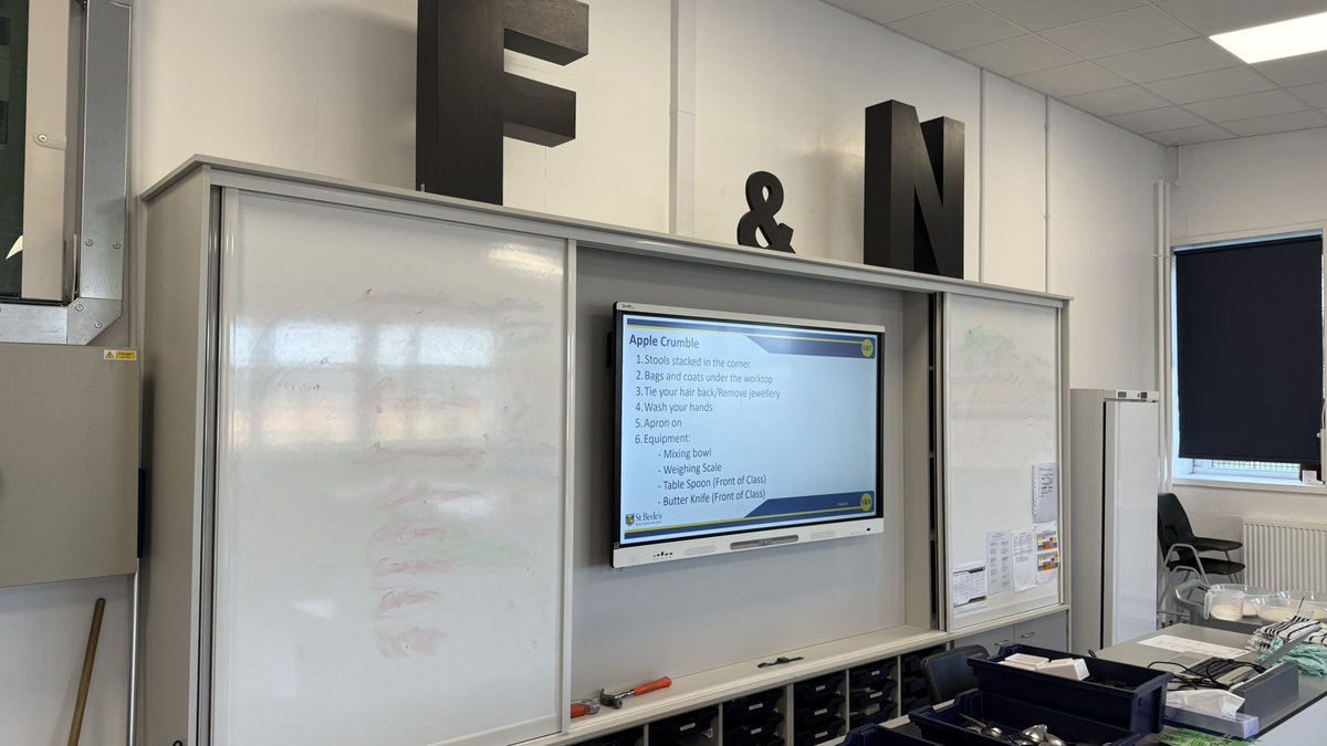 TeacherToolkit's tweet image. Currently observing a food and nutrition lesson. A knowledge rich curriculum that few appreciate, because they believe “It’s just cooking!” 

…and, look at this fabulous whiteboard. 👀 😮 

#ITTchat #ECTs #apprenticeships
