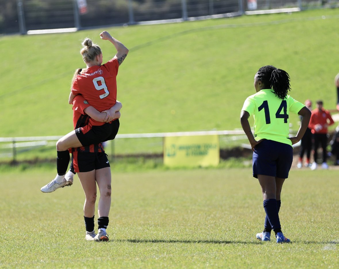 Molly Hill tweet media