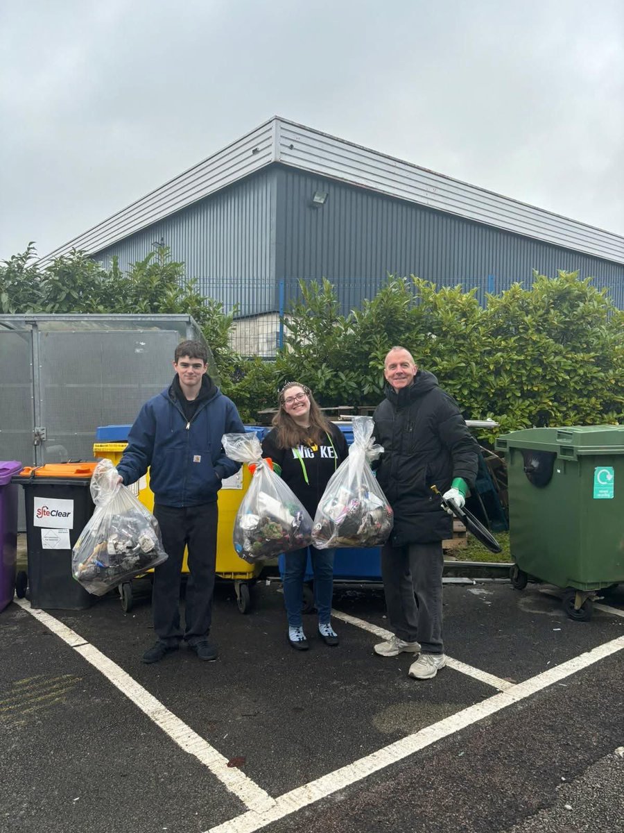 Keep Bury Clean 🌳 tweet media