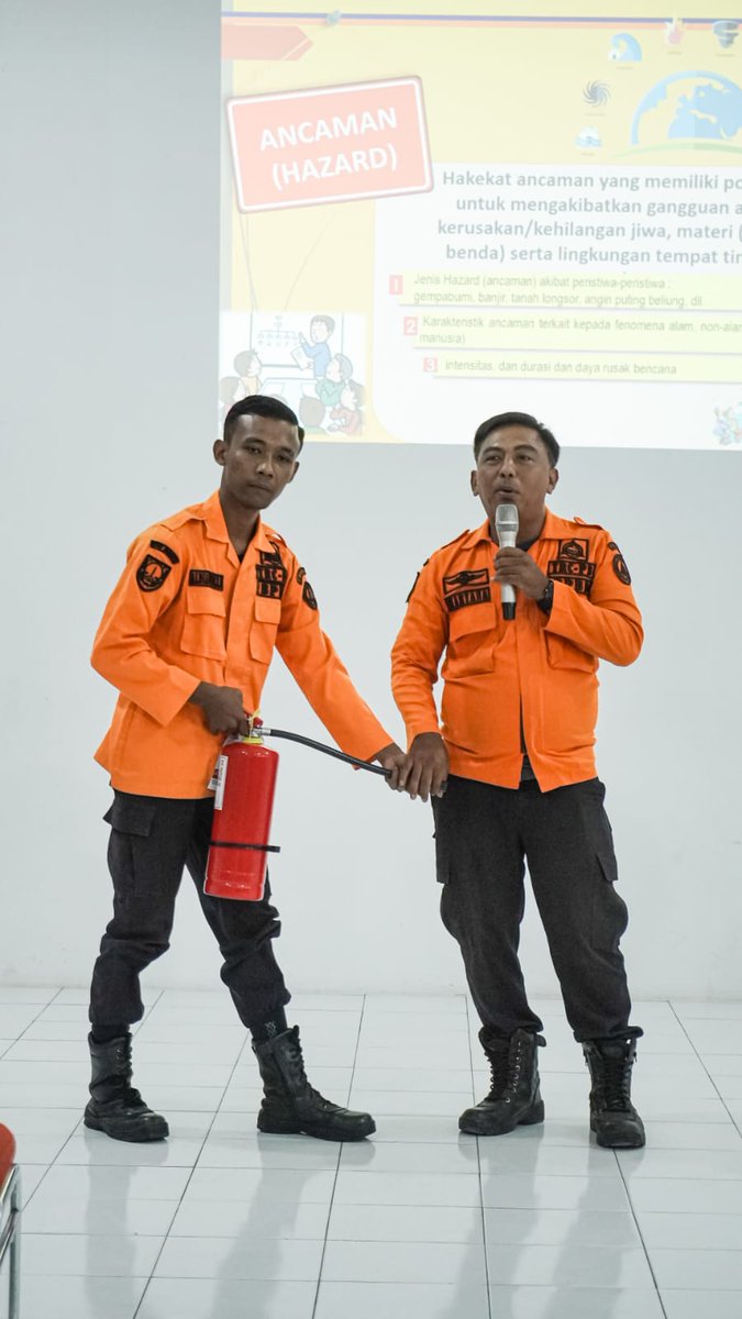 BpbdSurakarta's tweet photo. Sosialisasi dan simulasi yang di selenggarakan di Universitas Pignateli Triputra Surakarta
@BNPB_Indonesia 
@bpbdjateng 
@PEMKOT_SOLO https://t.co/Eq3TEVNxXH