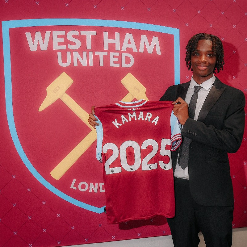 WestHam's tweet photo. Congratulations on your first professional contract, Aaron Kamara 👏