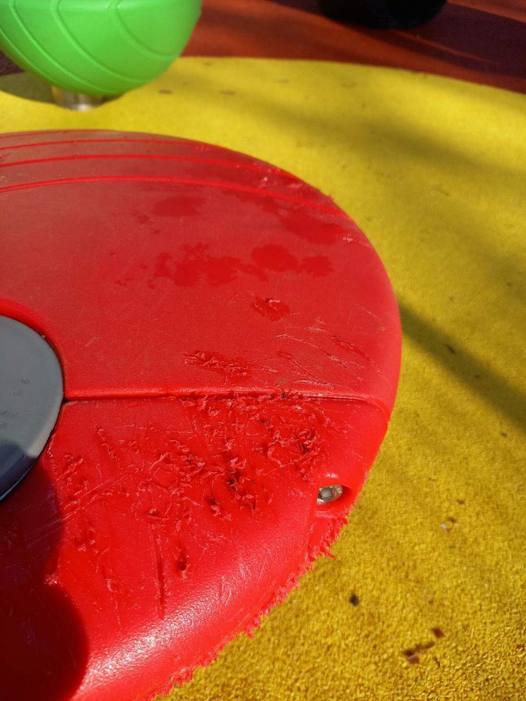WilliamFockedey's tweet photo. Coup de gueule 🤬
Dans le cadre du budget participatif et à l’initiative des habitants du quartier, nous avons entièrement rénové il y a quelques semaines l’aire de jeux face au Nickel. Quelle déception ce matin en constatant que celle-ci a déjà été dégradée! https://t.co/i14Pub8GJC