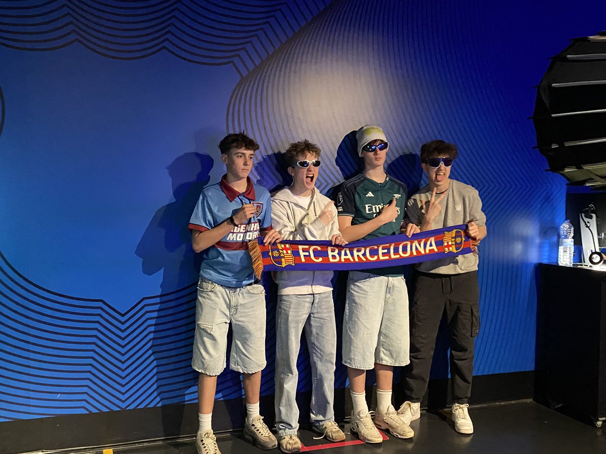 A los estudiantes les encanta el fútbol! #Barça #Barcelona25 <a href="/StGeorgesMFL/">St George's MFL</a>