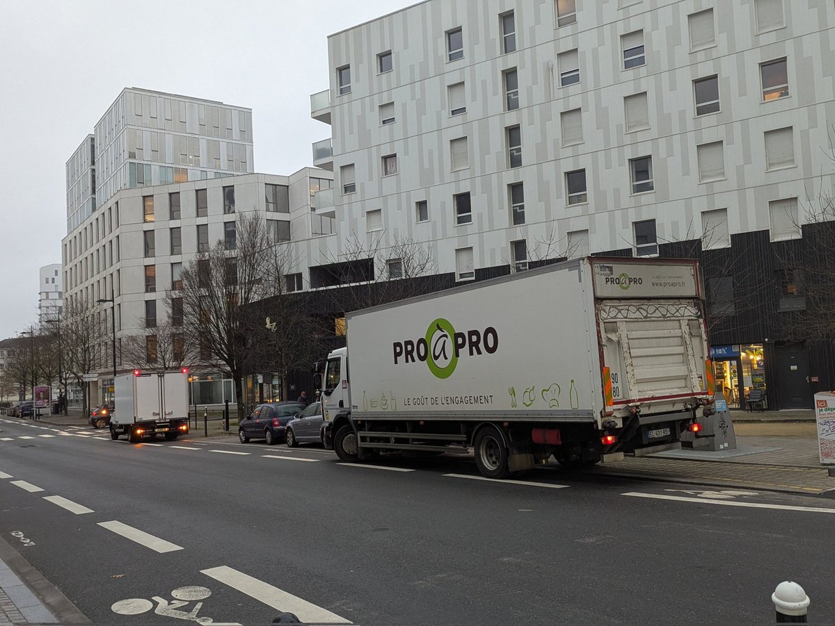 Les pistes cyclables nantaises sont-elles praticables le matin ? Oui, je sais, ils travaillent, pendant que moi je fais du vélo à 08h00 pour le fun.