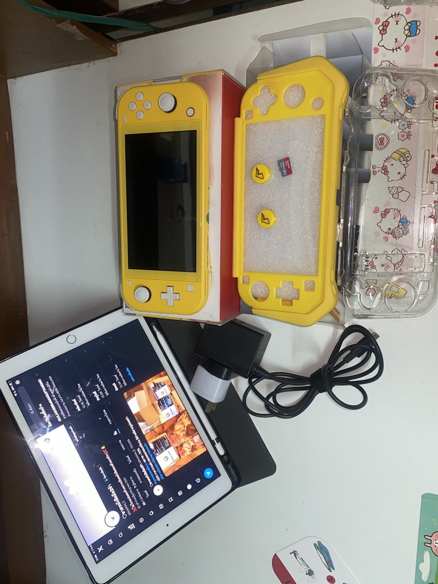 bookss_2's tweet photo. ปล่อยต่อ nintendoswitchlite
💵2900฿ รวมส่ง
(นัดรับ2700฿ มข.นัดรับได้/ในเมือง #ขอนแก่น ส่งแมส)
✅!แถมฟรี! เคสใส เคสซิลิโคน จุกยาง1คู่ ที่แปลงไฟสายชาร์ต SD256 (ตัวเครื่องติดฟิล์มเรียบร้อย)
Ps. อ่านหมายเหตุในเมนชั่น
#nintendoswitchlite #NintendoSwitchมือสอง #ตลาดนัดnintendo https://t.co/a8djBif1IM