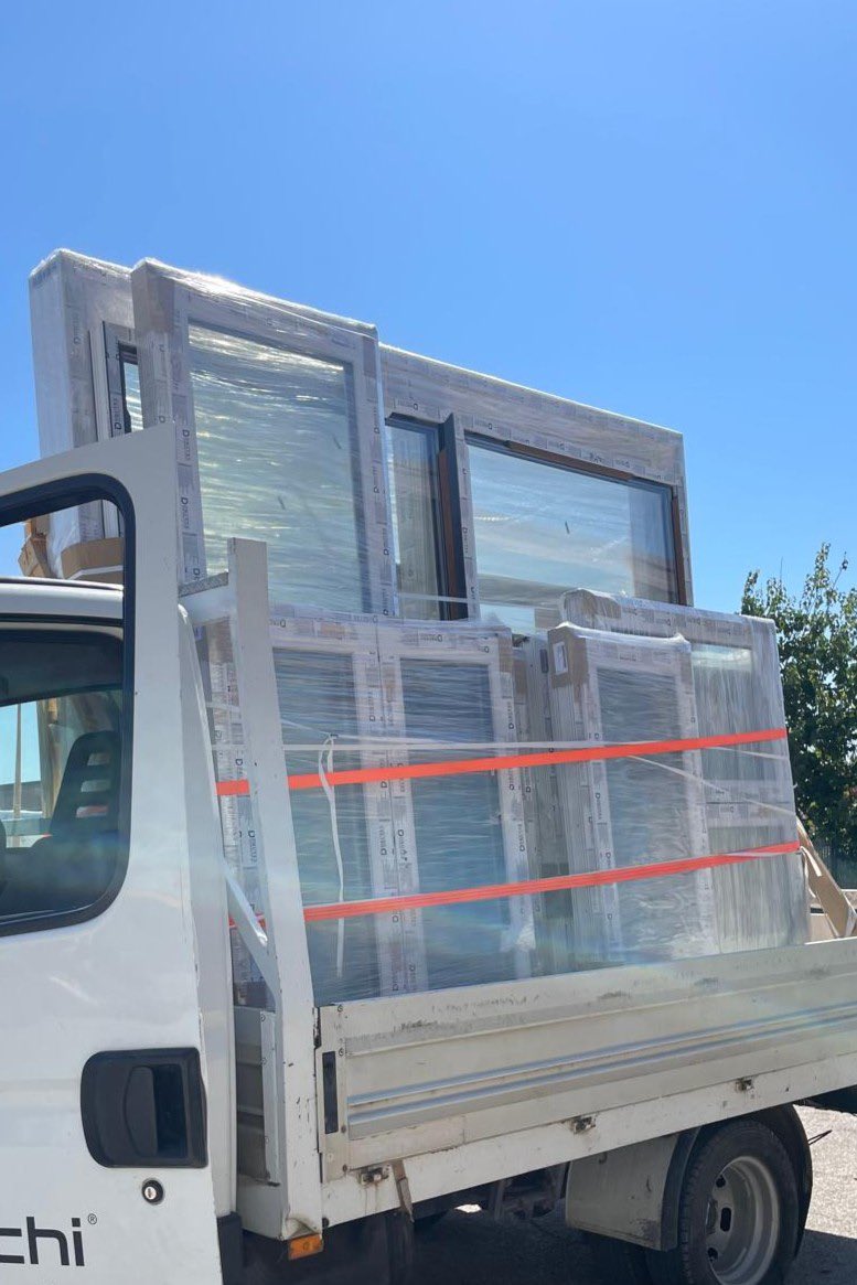 LibianchiSrl's tweet photo. Novità dal cantiere!
Oggi si compie un altro passo importante per il nostro progetto! Le finestre sono finalmente arrivate e siamo pronti a montarle 🪟🔨
Un altro step verso il completamento e, non vediamo l'ora di vedere tutto prendere forma! 💪
Stay tuned! https://t.co/6CORtBDdZI