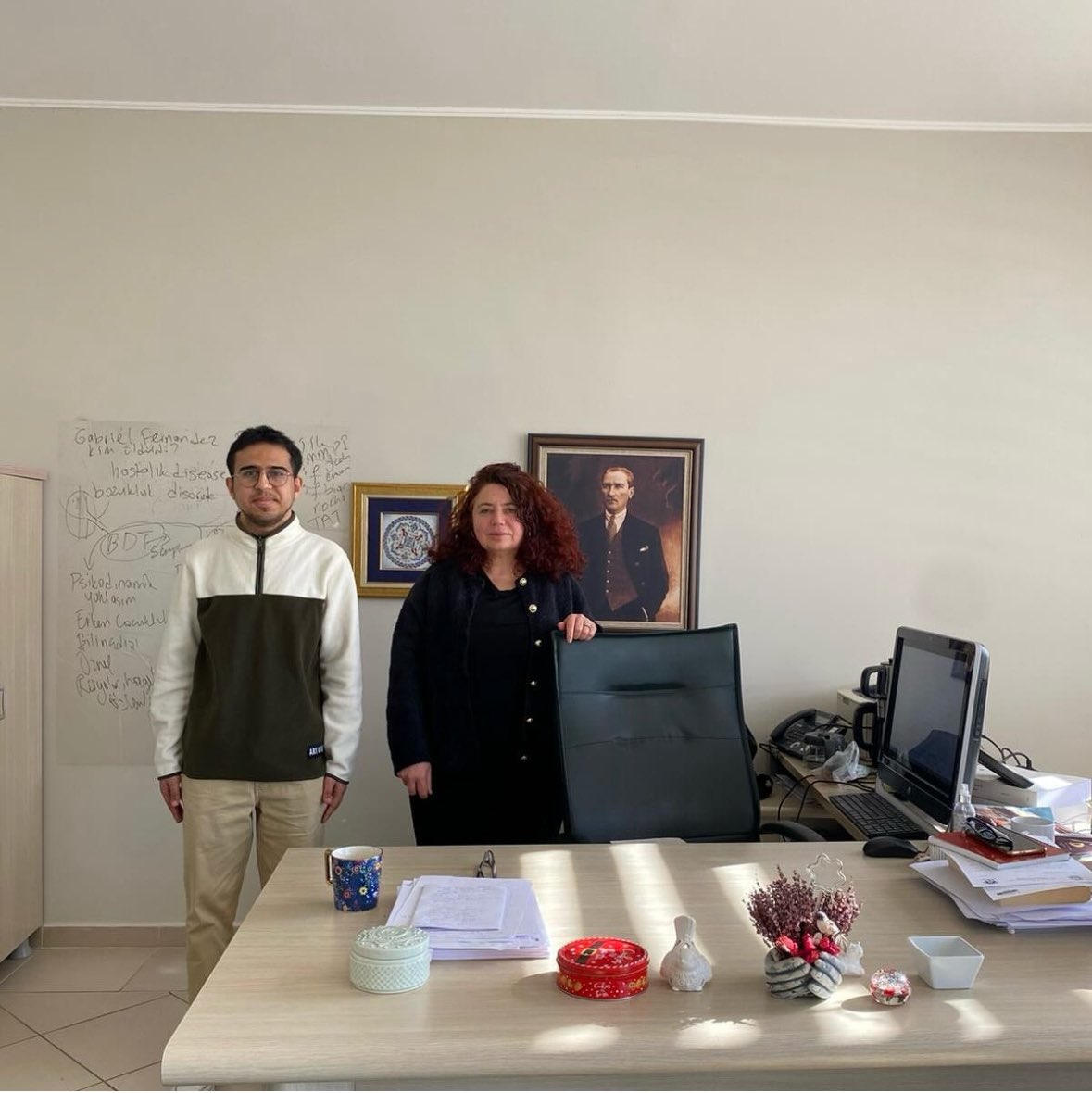 Sosyal Çalışma Topluluğu Başkanı Kerem AYDIN, bölüm başkanımız Sn. Prof. Dr. Yasemin ÖZKAN’ı ziyaret etti. Görüşmede, topluluğun kuruluş süreci ve gelecekteki çalışmaları üzerine değerlendirmelerde bulunuldu. Ziyaretleri için kendilerine teşekkür ederiz.