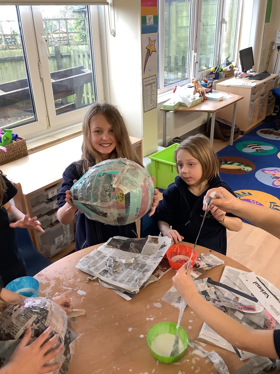 At RKPS, we provide myriad opportunities for our older children to work with their younger peers. Our Year 5 scientists are currently working with our Reception scientists on a planets project which all the children are finding out of this world! #woodingdean
