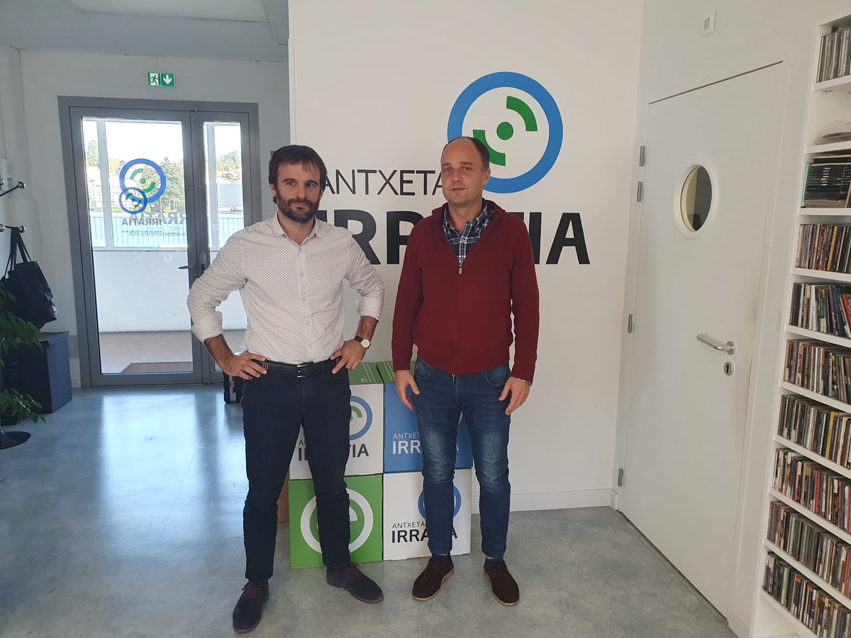 euskalirratiak's tweet photo. 🗣️🎙️ AUZAPEZAK BURUZ-BURU

Ziburuko Eneko Aldana (@EHBai) eta Hondarribiko Igor Enparan (@Abotsanitz) auzapezak beren herrien erronkez, eta mugaz gaindiko harremanez solastatu dira Euskal Irratietan.

👂https://t.co/GPiXRuQNY2 https://t.co/dms5lrhlnv