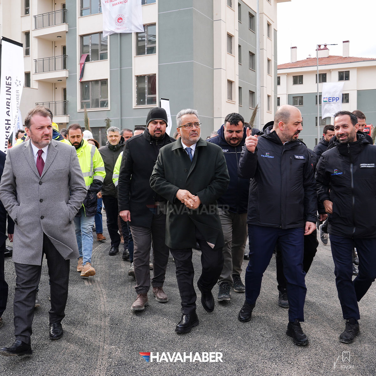 Projenin son durumunu yerinde gören THY Yönetim Kurulu ve İcra Komitesi Başkanı Ahmet Bolat ile Emlak Konut GYO Genel Müdürü Yasir Yılmaz basın mensuplarına açıklama yaptı.