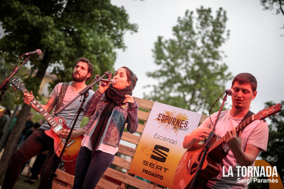 La_Tornada's tweet photo. Hem compartit concerts. Hem compartit Espurnes. Hem compartit moments inoblidables.

❤️‍🩹 Demà serà l'última nit de @SotracOficial, un últim concert a Llagostera per acomiadar-se d'aquests 10 anys, i no hi podeu faltar!

🎫 https://t.co/YygOmAocVJ https://t.co/NFp18yZS0N