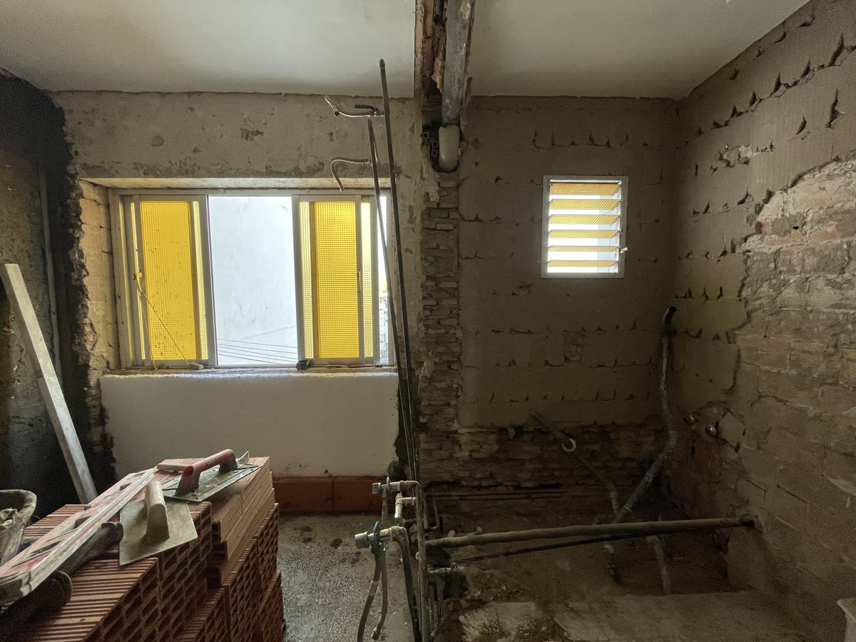 claveproyectos's tweet photo. Arrancamos con demoliciones en la reforma de esta vivienda en el barrio de La Macarena, Sevilla #reformas #proyectos #obras #rehabilitación #mejoraenergética #residencial #viviendas #sevilla #claveproyectos https://t.co/DMeWX8xvNw
