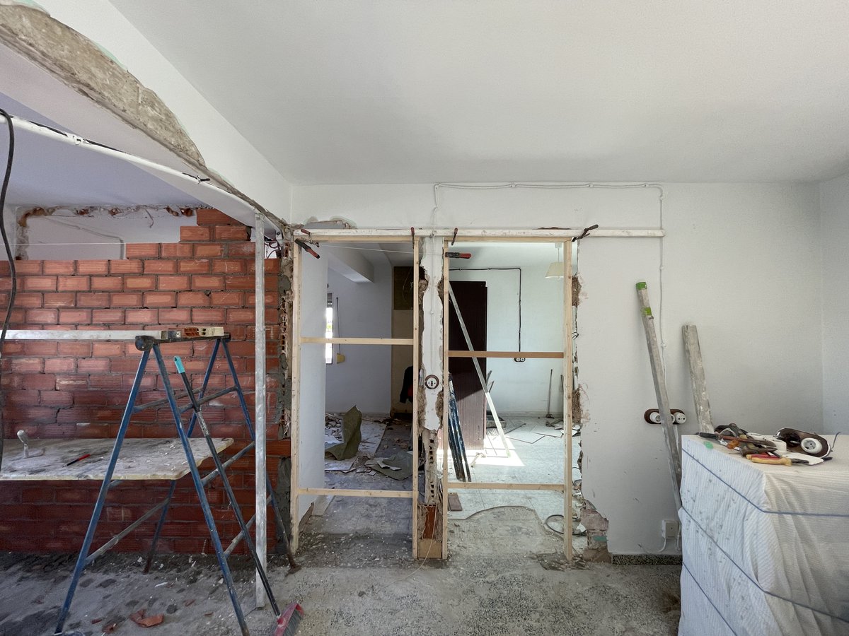 claveproyectos's tweet photo. Arrancamos con demoliciones en la reforma de esta vivienda en el barrio de La Macarena, Sevilla #reformas #proyectos #obras #rehabilitación #mejoraenergética #residencial #viviendas #sevilla #claveproyectos https://t.co/DMeWX8xvNw