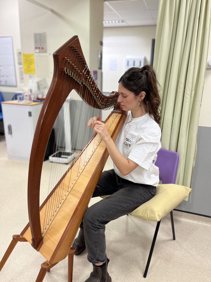 🌟 Yesterday, we welcomed harpist, 𝑻𝒂𝒎𝒔𝒊𝒏 𝑬𝒍𝒍𝒊𝒐𝒕𝒕  to The Royal Derby Hospital, where she shared her beautiful music with patients in the Combined Day Unit as well as some communal areas. 🎵💙 

Thank you, Tamsin, for sharing your talent with us! 💫