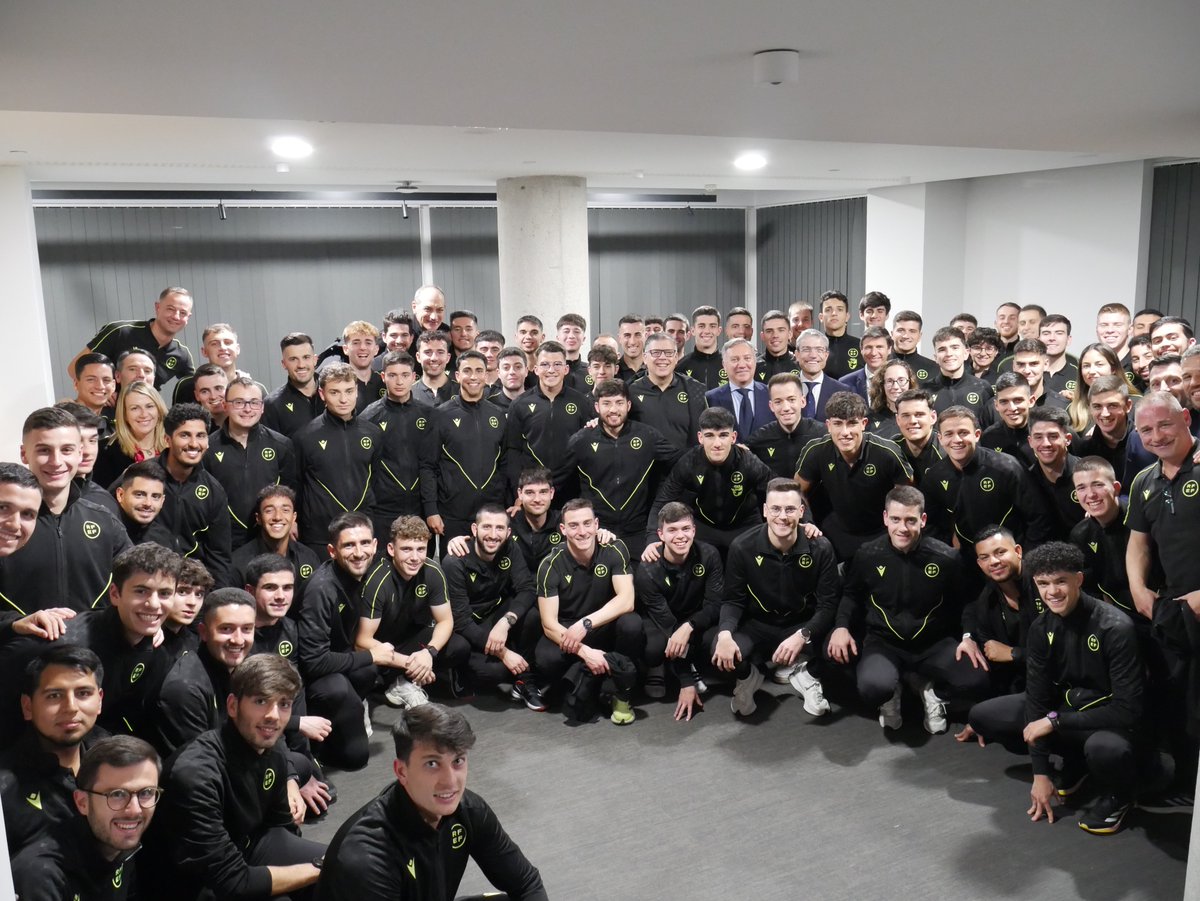 ⚖️ ¡74 árbitros, listos para el Campeonato de España!

🔴 Los colegiados participarán en la segunda ronda de los Campeonatos de España Masculinos de Selecciones Autonómicas sub-14 y sub-16 que se celebra este fin de semana en La Coruña. 

ℹ️ rfef.es/es/noticias/74…