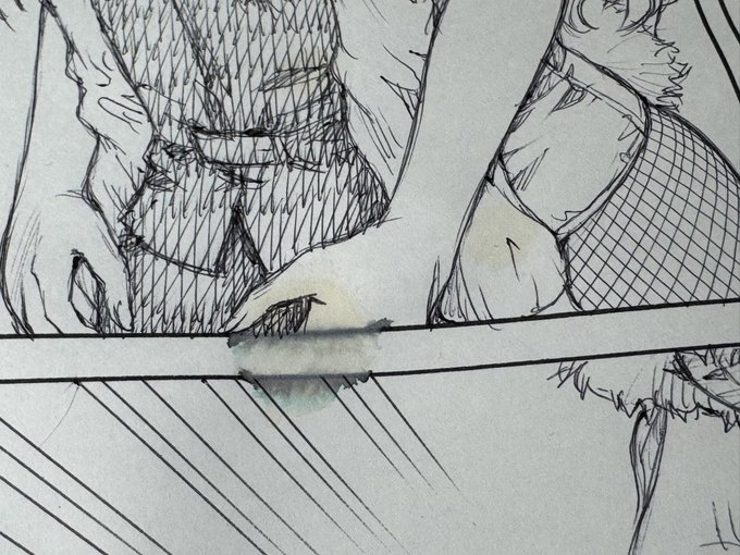 アナログ原稿あるある悲劇

蓋の緩い水筒振ってルイボス茶の水滴が飛んで原稿に飛び散ったの図 