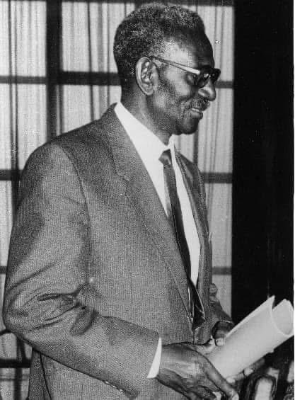 Thread : Cheikh Anta Diop, du Baol au monde 

Cheikh Anta Diop ou le dernier pharaon, était rappelé à Dieu le 7 février 1986.

Né dans le Baol précisément à Thieytou (département de Bambey) en pleine colonisation le 29 décembre 1923, Cheikh Anta est l’homonyme de son oncle Cheikh