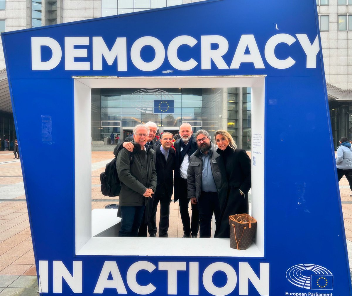 ElMonoVapeador's tweet photo. Ya de vuelta en España... quiero agradecer a los organizadores del seminario en el Parlamento Europeo, especialmente al MEP Flavio Tosi por darnos la oportunidad de llevar la voz de los usuarios a Bruselas

Un pasito más para intentar parar la locura que pretende llevar a cabo el Ministerio de Sanidad de España @sanidadgob 

¡NO NOS RENDIMOS! ¡MUCHA FUERZA!

#MinisterioDelTabaco #ElVapeoSalvaVidas #YoVapeoYoVoto